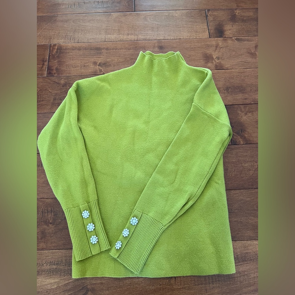 Tahari women’s size medium mock neck sweater, green/chartreuse